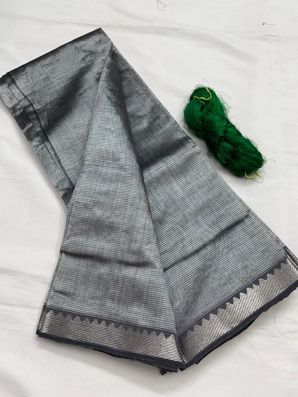 A grey Mangalagiri Handloom pattu saree