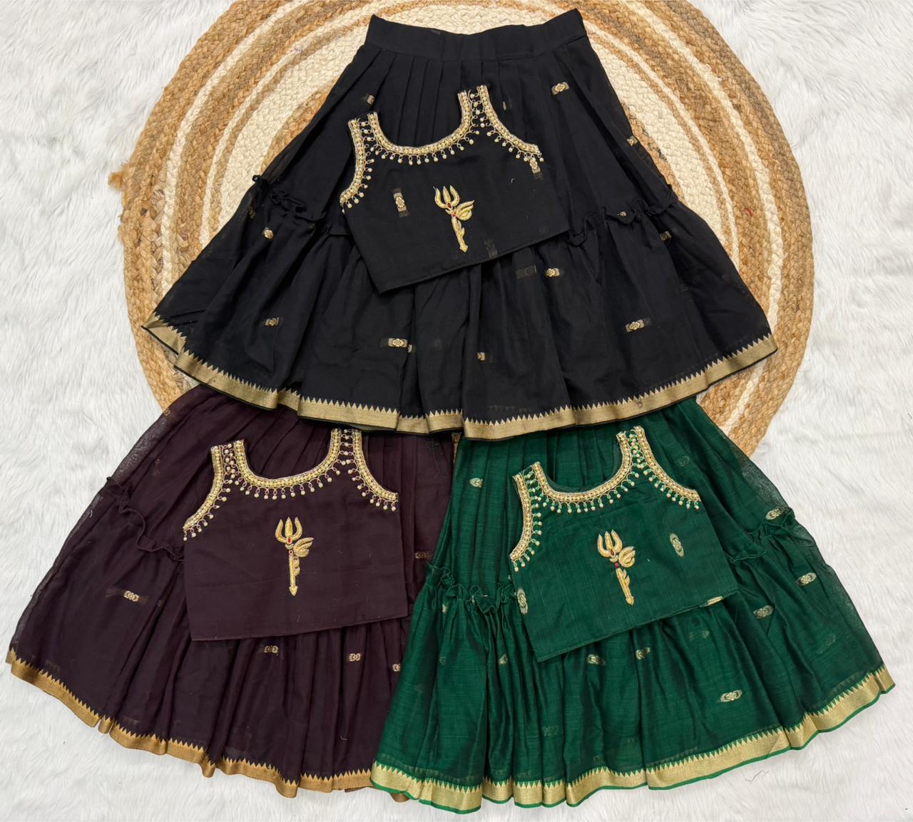 Dark brown, Dark green,Black