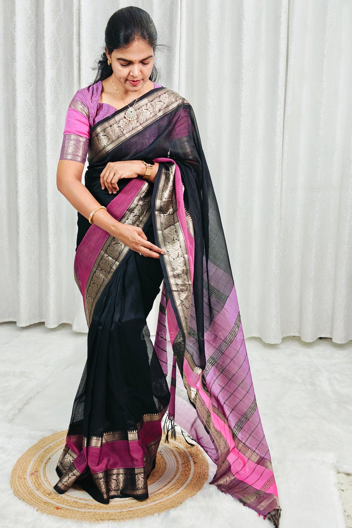 Black colour Pure Mangalagiri Handloom Kanchi Border Pattu Saree